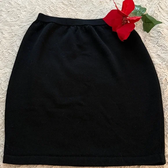 St. John Classic Black Pencil Skirt